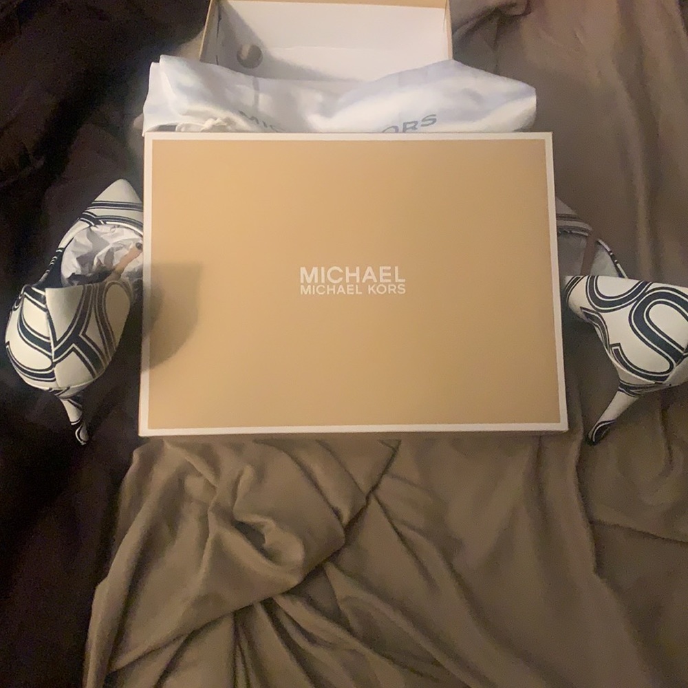 Michael Kors Pumps - Picture 3 of 4